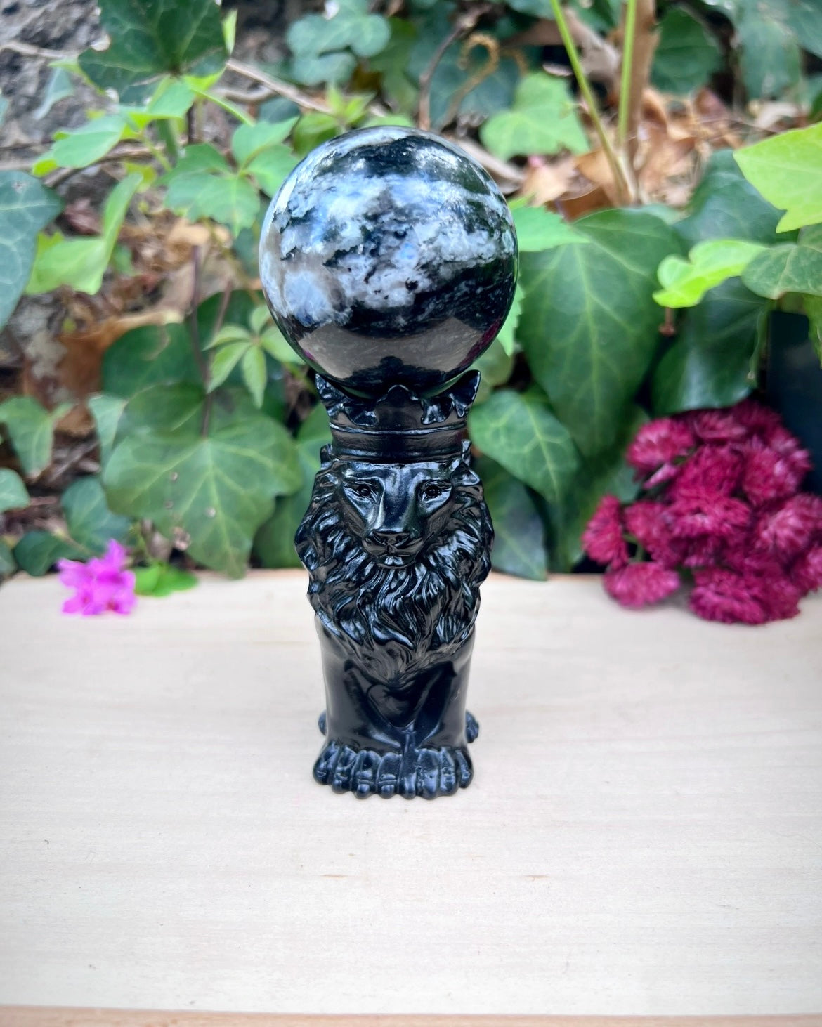 Lion Sphere Stand