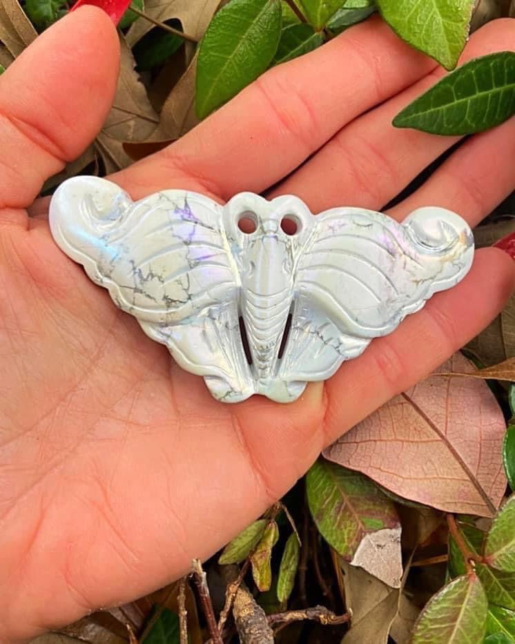 Aura Howlite Moth