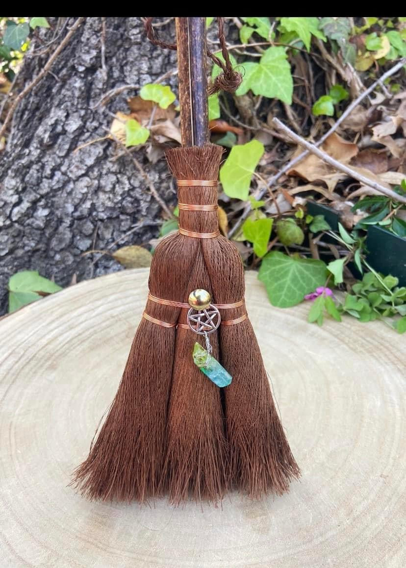 Aura Quartz Broom